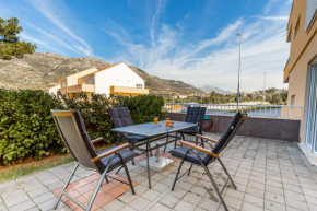 SPACIOUS 2-BEDROOM APARTMENT WITH TERRACE AND PARKING